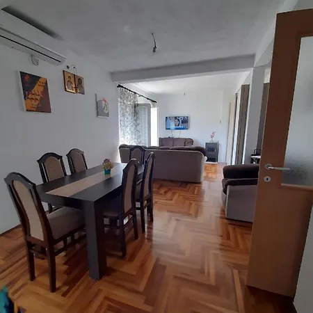 Boki Apartment *