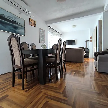 Boki Apartment *